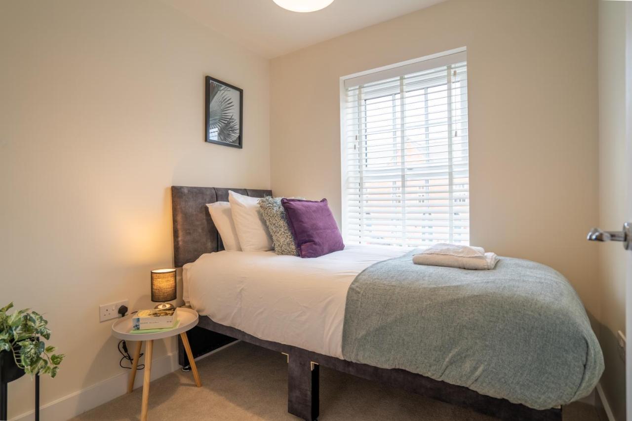Saltbox - Modern 3 Bed With Off-street Parking For 2 Cars, Fast Wifi, Sleeps 6 Holiday home