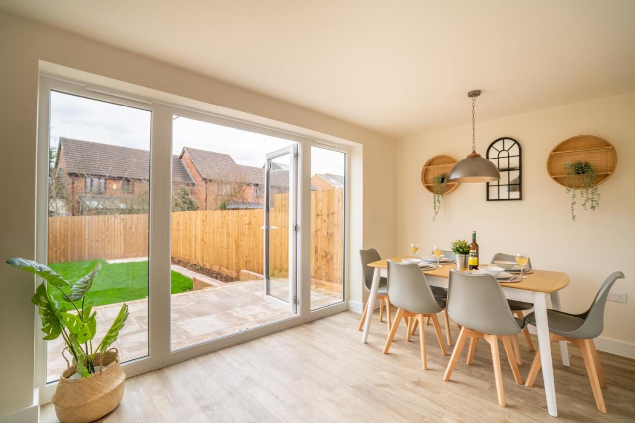 Saltbox - Modern 3 Bed With Off-street Parking For 2 Cars, Fast Wifi, Sleeps 6 *