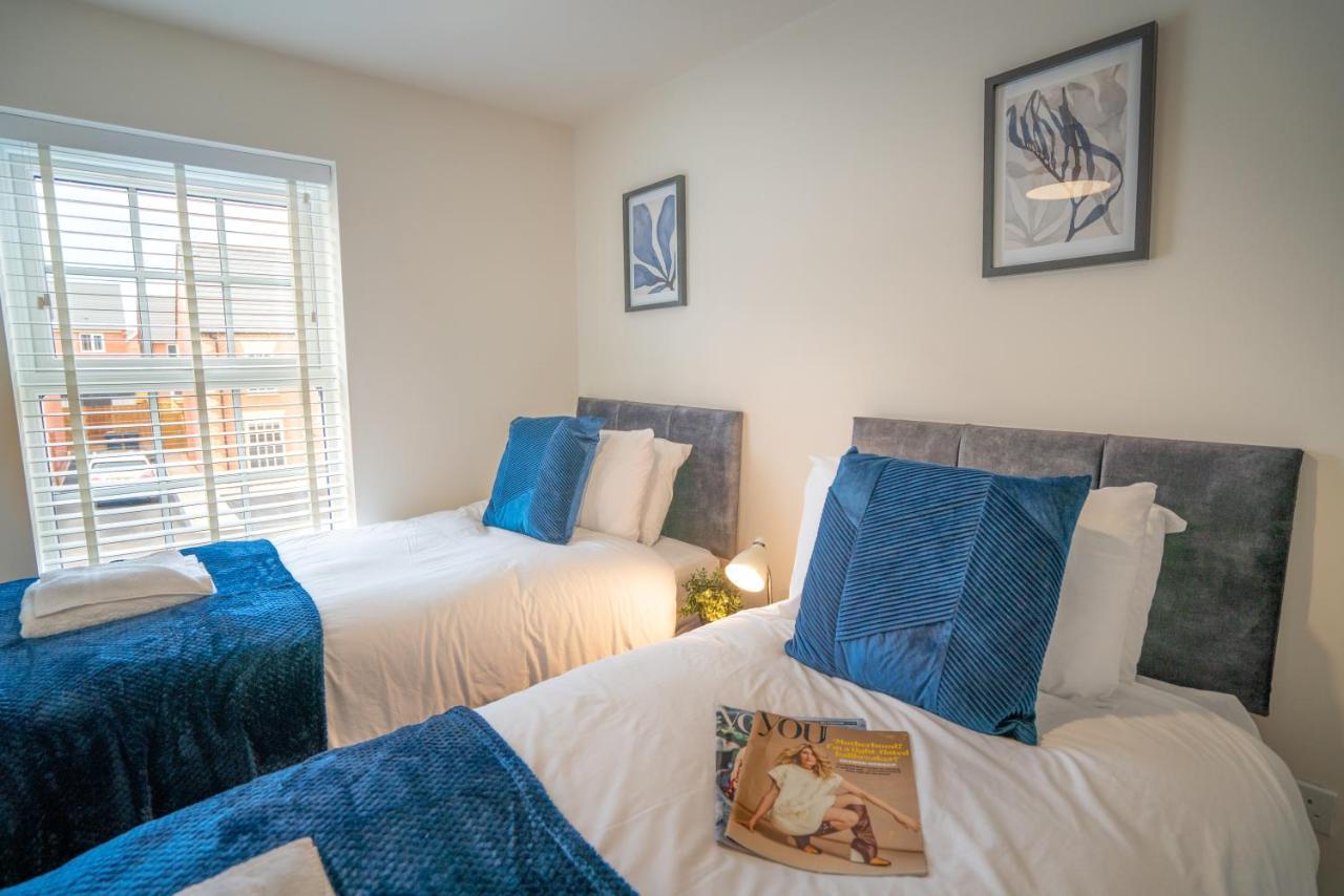 Holiday home Saltbox - Modern 3 Bed With Off-street Parking For 2 Cars, Fast Wifi, Sleeps 6 *