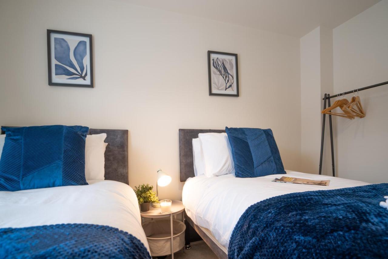 Saltbox - Modern 3 Bed With Off-street Parking For 2 Cars, Fast Wifi, Sleeps 6 *